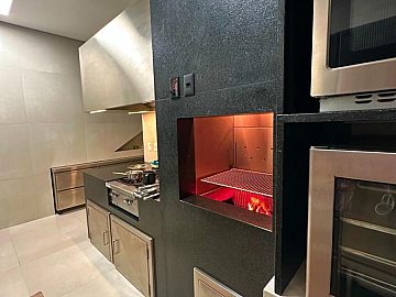 Cozinha industrial com churrasqueira  carvo 