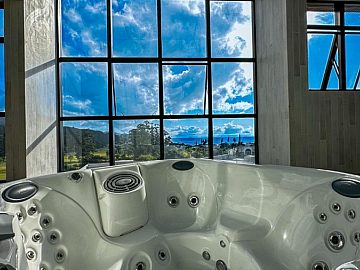 Banheira de hidromassagem da suite principal